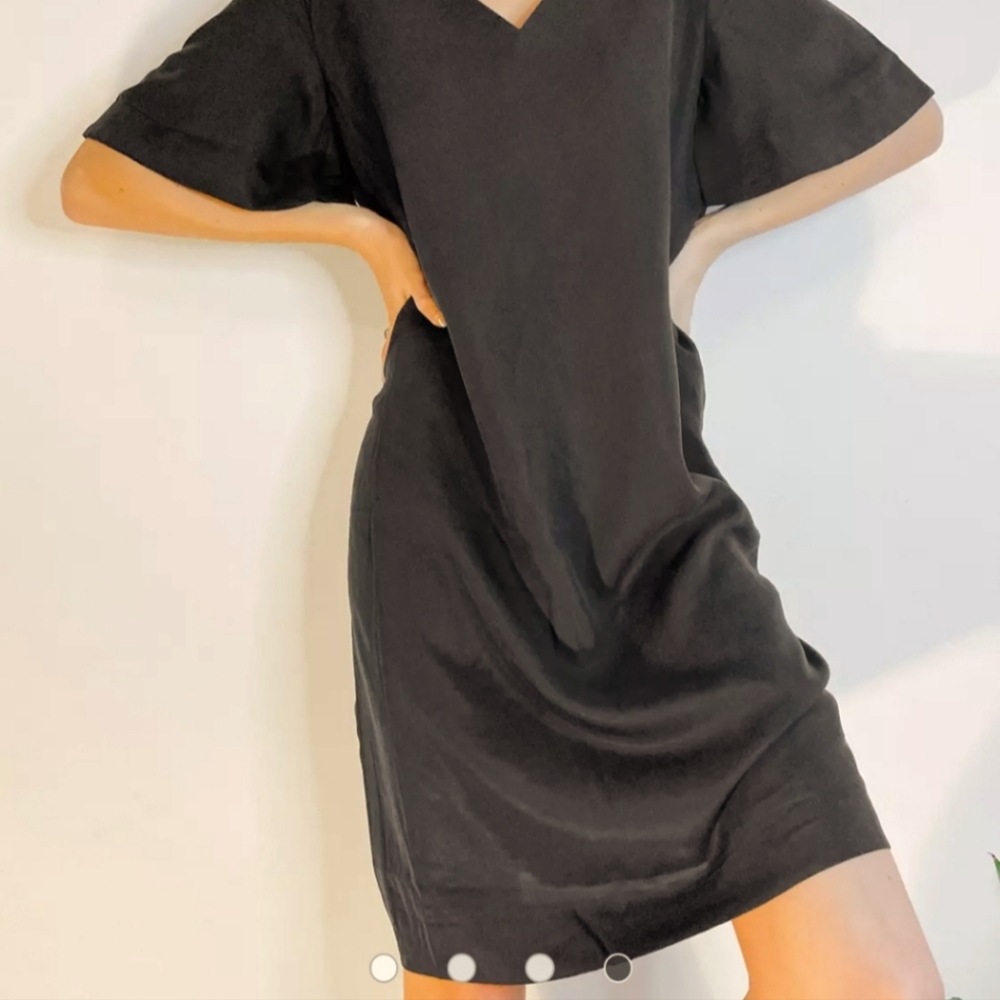 b.Young v-neck oversized dress in black